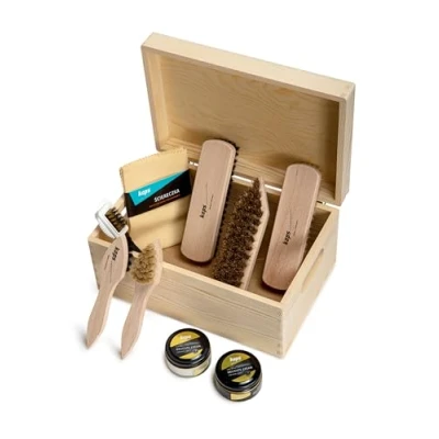 Abbildung von Kaps Komplettset für die Schuhreinigung und pflege 9 teiliges Schuhpflege Set Stiefel Schuhe aus Leder Reinigungsset Verpackt in Geschenkbox Holz