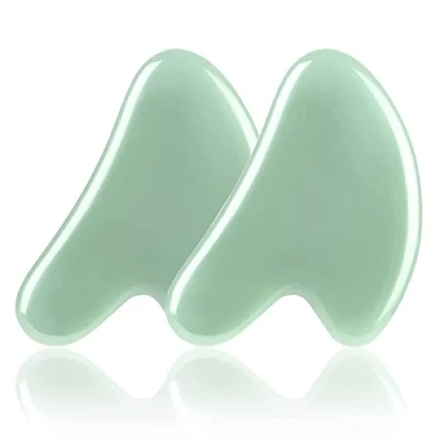 Abbildung von URAQT Gua Sha Stein Massagewerkzeug, 2 Stück Natürliches Jade Guasha Board Massagesteine, Scraping Massage Tool für SPA Gesichtspflege Anti Aging, hellgrün