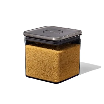 Abbildung von OXO SteeL POP Behälter flach (2,6 l) große, quadratische Vorratsdose mit Deckel für eine luftdichte Aufbewahrung von Lebensmitteln, Stahl