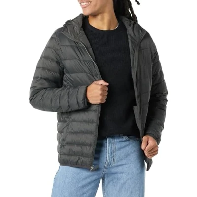 Abbildung von Amazon Essentials Herren Leichte, Wasserabweisende, verstaubare Kapuzenjacke, Kohlegrau, XL