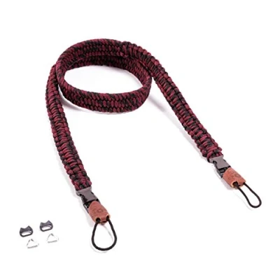 Abbildung von C Rope Kameragurt THE TRAVELER handgeflochten aus Paracord, Schultergurt mit Schnellverschluss, 125cm, Schwarz Rot