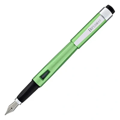 Abbildung von Diplomat D40902025 Füllfederhalter Magnum Limettengrün Schick und elegant