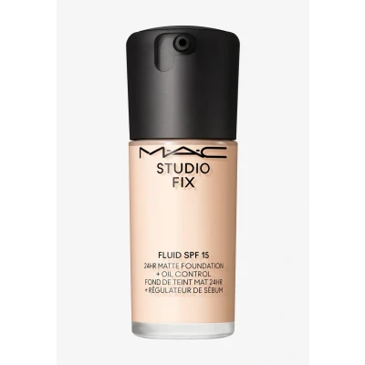 Abbildung von MAC Studio FIX Fluid SPF15 Foundation, Größe: 30 ml, Nc65