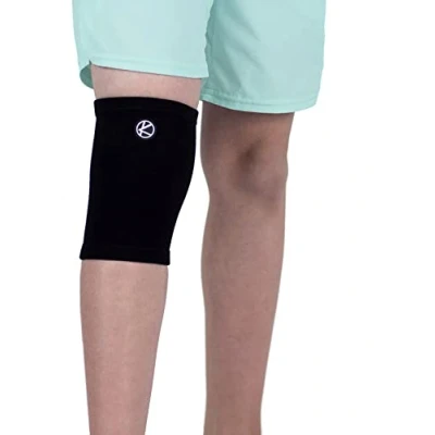 Abbildung von KARM Kniebandage Kinder für Mädchen &amp; Jungen Knie Kompression Bandage Sport Fussball Gymnastik Knieprobleme Kompressions Knieschoner (1 Stück, Schwarz)