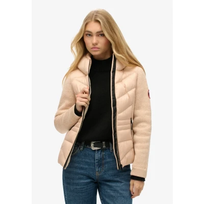 Abbildung von Superdry W5011739A Storm Knit Hybridstrickjacke Mit Kapuze Beige