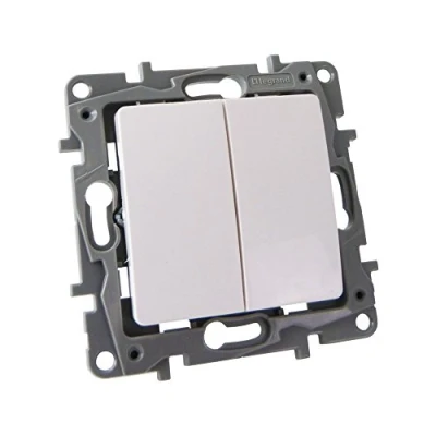 Abbildung von Doppel Ein Aus Schalter weiß 10A 250V IP20 NILOE eco 764505 Legrand 2093