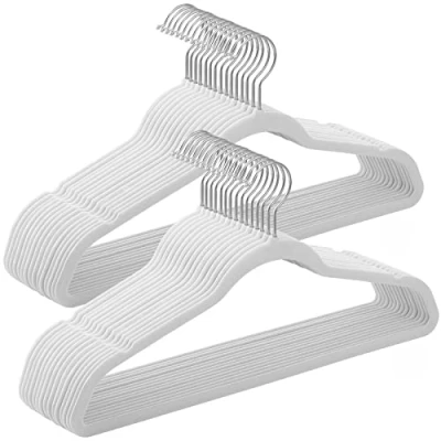 Abbildung von SONGMICS Kleiderbügel Samt, 30er Set, Bügel, Jackenbügel, 41,5 cm breit, Anzugbügel, dünn, gut belastbar, um 360 drehbarer Haken, für Mäntel, Hemden und Anzüge, weiß CRF026W02