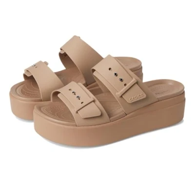 Abbildung von Crocs Damen Brooklyn Buckle Low Wedge Sandal, Latte, 33/34 EU