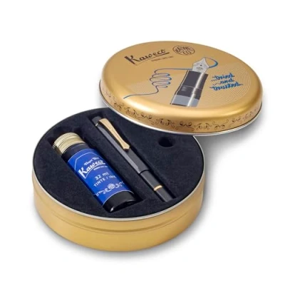 Abbildung von Kaweco PISTON SPORT AL Black/Gold Starter Set I Klassischer Aluminium Kolbenfüllhalter zum Aufziehen von Tinte inkl. 32 ml Tintenglas Königsblau in Retro Dose 13 cm Federbreite: M (Medium)