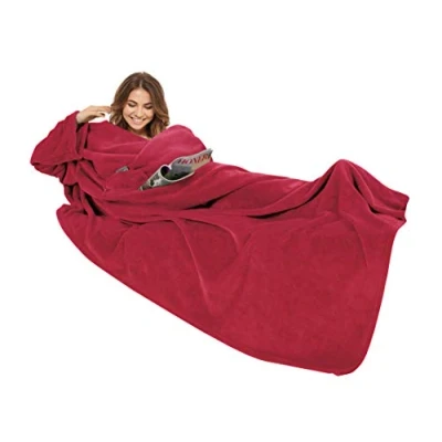 Abbildung von Gözze Premium Kuscheldecke mit Ärmeln und Brusttasche, 150 x 240 cm Marineblau