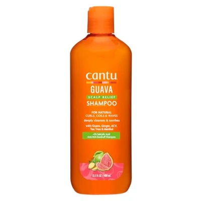 Abbildung von Cantu Guava Scalp Relief Shampoo reinigt die Haare und klärt sanft Kopfhaut hilft gegen Schuppen gereizter mit Guave Ingwer für alle Haartypen Haartexturen 400 ml