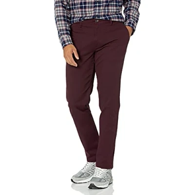Abbildung von Amazon Essentials Herren Legere Stretch Chinohose mit Enger Passform, Burgunderrot, 33W / 30L