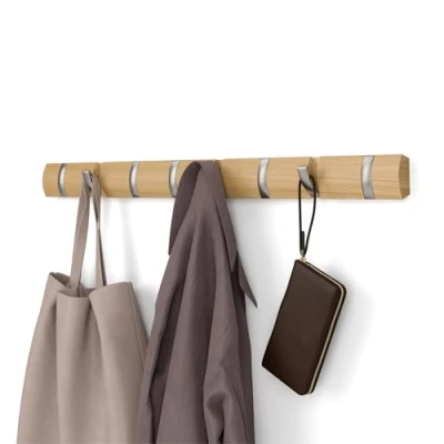 Abbildung von Umbra Flip 8 Garderobenhaken Moderne, Schlichte und Platzsparende Garderobenleiste mit Beweglichen Haken für Jacken, Mäntel, Schals, Handtaschen Mehr, Natur