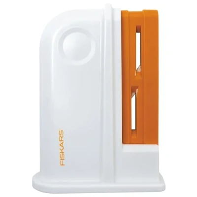 Abbildung von Fiskars Universal Scherenschärfer, Für Rechts und Linkshänderscheren, Keramik Schleifköpfe/Kunststoff Gehäuse, Weiß/Orange, 1020499