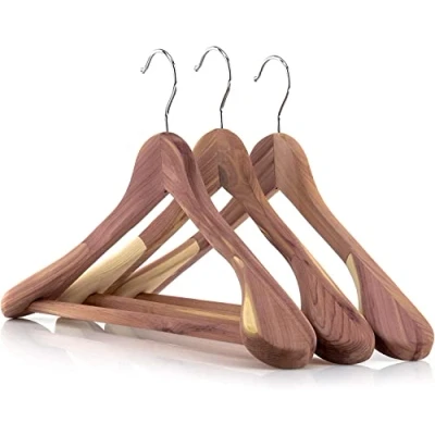 Abbildung von Hangerworld 3 Zedernholz Kleiderbügel 45cm Extra Breite Schultern Mottenschutz im Kleiderschrank