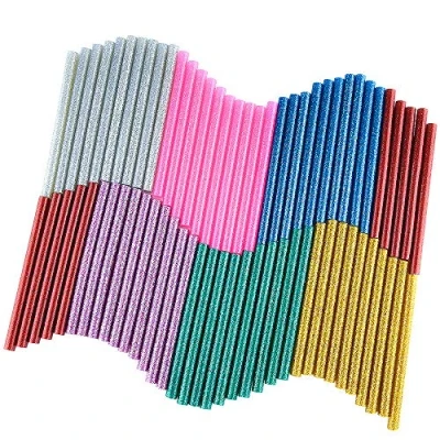 Abbildung von KUUQA 70 Pcs Glitter Hot Melt Kleber Heißklebepatronen Heißklebesticks Sticks Universal Heißklebestifte für DIY Kunst Handwerk 7 x 100mm (7 Farben)