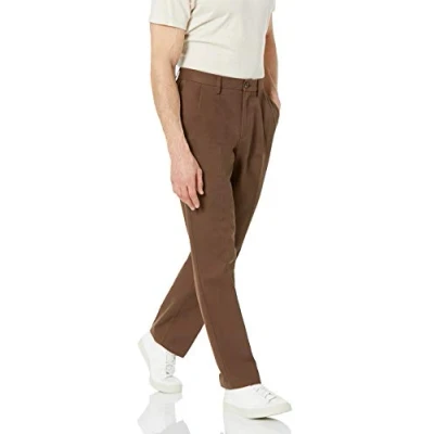 Abbildung von Amazon Essentials Herren Knitterfreie Chinohose mit klassischer Passform und Bügelfalte (erhältlich in Big &amp; Tall), Braun, 32W / 32L