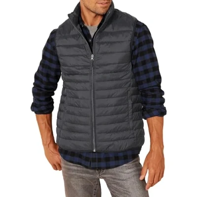 Abbildung von Amazon Essentials Herren Leichte, Wasserbeständige Pufferweste, Verstaubar, Schwarz, XL