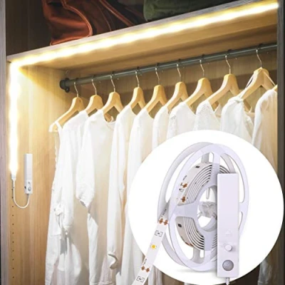 Abbildung von B.K.Licht LED Strip 1m mit Bewegungsmelder, kürzbar, batteriebetrieben (exkl.), Streifen, Leiste, Schrankbeleuchtung Kleiderschrank, Band, unterbauleuchte, 100x2,6x2,6 cm, Weiß