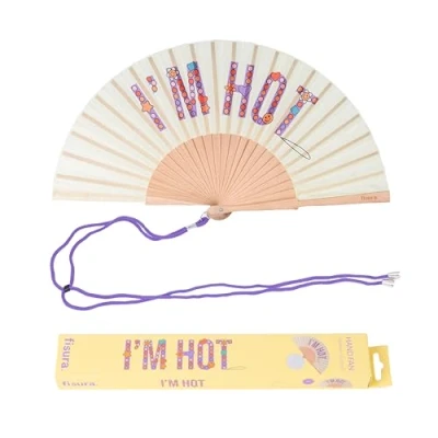 Abbildung von FISURA Originaler Holzfächer mit der Aufschrift I’m hot“. Moderner, farbenfroher Handfächer in Beige praktischem Aufhänger. Perfektes Accessoire für heiße Sommertage. Maße: 42,5 x 23 cm