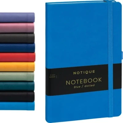 Abbildung von NOTIQUE Notizbuch Dotted, Hardcover Notizbuch, Notizheft, Journal, Tagebuch mit Gummiband und Stifthalter 13x21cm, 192 Seiten (Blau, Gepunktet)