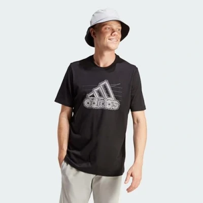 Abbildung von adidas Herren Growth Badge Graphic Tee T Shirt, Black, M