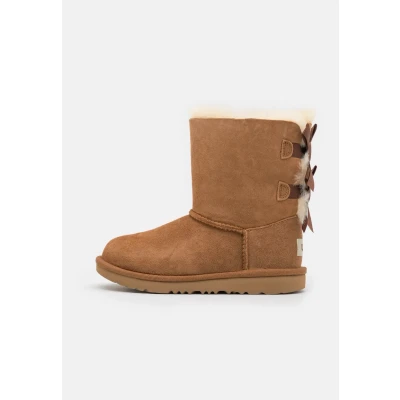 Abbildung von UGG Unisex Kinder Bailey Bow Ii Classic Boot, Chestnut, 31 EU