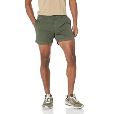 Abbildung von Amazon Essentials Herren 13 cm Flatfront Chinoshorts mit hohem comfort in schmaler Passform (zuvor Goodthreads), Dunkelgrün, 31W