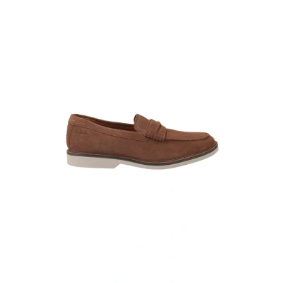 Abbildung von Clarks Herren Atticus LT Slip Flacher Slipper, Cola Suede, 44 EU