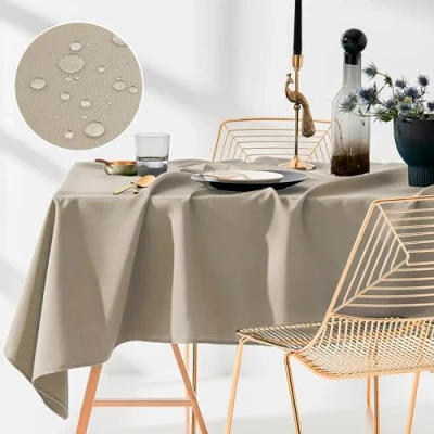 Abbildung von ROOM99 Aura Tischdecke 140 x 200 cm Tischtuch Tafeldecke Fleckschutz Abwaschbar Wasserabweisend Schmutzabweisend Polyester Rechteckig Bankett Dekoration Ganzjährig Beige