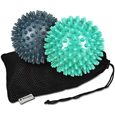 Abbildung von Navaris 2x Igelball mit Noppen 2er Set Igel Ball Massageball Massage für Hand Fuß Rücken Balance Fitness Noppenball Ø 8cm medium und hart