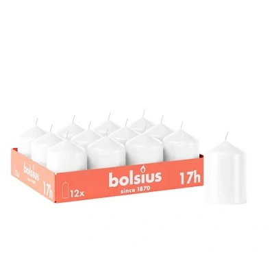 Abbildung von Bolsius Glatte Stumpenkerzen Weiß 12 Stück 8 x 6 cm Dekorative Haushaltkerzen Brenndauer 17 Stunden Unparfümierte Enthält Natürliches Pflanzenwachs Ohne Palmöl