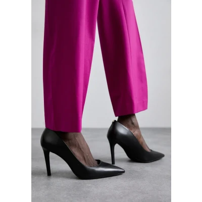 Abbildung von Michael Kors Alina FLEX Pumps, Damen, Größe: 40, Nero Schuhe