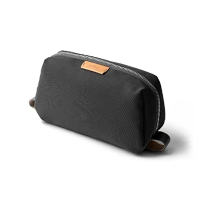 Abbildung von Bellroy Toiletry Kit, wasserabweisender Kulturbeutel für Reisen (Hygieneartikel, Parfum, Rasierer, Haarbürste, Zahnbürste) Slate
