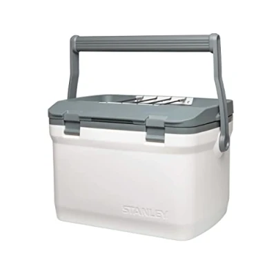 Abbildung von Stanley Adventure Outdoor Cooler 15.1L Camping Kühlbox BPA Frei Deckel fungiert auch als Sitz Robuste Isolierbox ohne Strom Auslaufsicher Polar Weiß