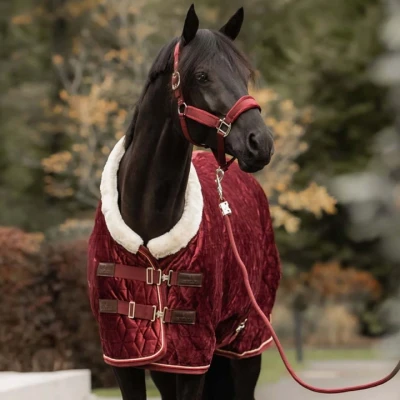 Abbildung von Kentucky Showdecke Velvet 160g Bordeaux 140/191 Agradi.deVerkauft von Agradi
