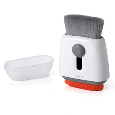 Abbildung von OXO Good Grips Bildschirmreiniger zum Bürsten und Wischen