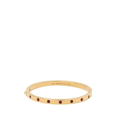Abbildung von Kate Spade New York Armreif mit Scharnier und Stein, aus Metall, rubinrot
