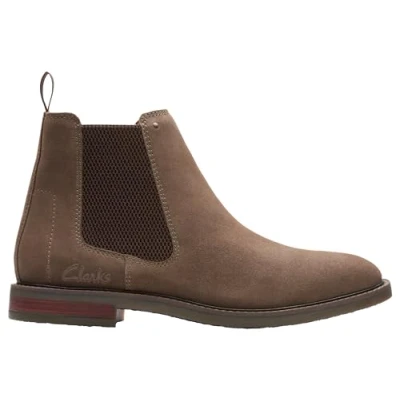 Abbildung von Clarks Herren Jaxen Easy Chelsea Stiefel, Stone Suede, 39.5 EU