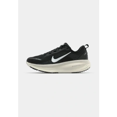 Abbildung von Nike Damen W Vomero 18 Laufschuh, Black/Summit White/Coconut Mil, 36 EU