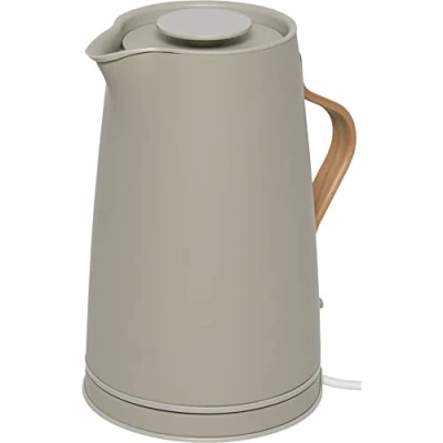 Abbildung von Stelton Wasserkocher Emma Elektrischer Kocher, Wasserkessel Kessel im skandinavischen Design Filter, Trockenkoch Sicherheitsschalter mit Abschaltung, Buchenholzgriff 1,2 Liter, soft sand