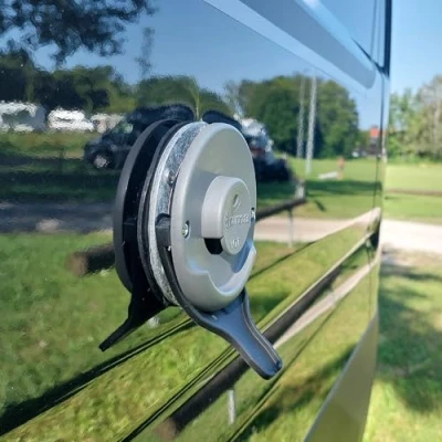 Abbildung von MaJoCompTec® Kondenswasserablauf Ablauf für Kamindeckel Kaminabdeckung Zubehör Abgaskamin der Gas Heizung an Wohnmobil Caravan Kastenwagen (DRIPGUIDE Truma Alde)