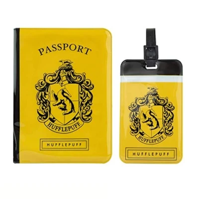 Abbildung von Cinereplicas Harry Potter Set aus Tag &amp; Passport Hülle Hufflepuff Offizielle Lizenz