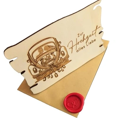 Abbildung von Woodland Mail Hochzeitskarte aus Holz mit detaillierter Gravur Karte Hochzeit