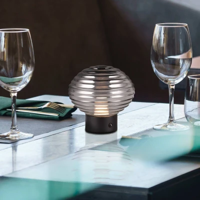 Abbildung von TRIO Leuchten LED Tischleuchte »EARL«, 1 flammig, Leuchtmittel Board fest integriert, kabellose Akku Tischlampe, Glasschirm, USB C Ladekabel, Touchdimmer