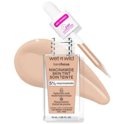Abbildung von Wet n Wild Bare Focus Niacinamide Skin Tint, Leichte Foundation mit Aufbaubarer Formel, Angereichert Hyaluronsäure und Vitamin E für einen Strahlenden Look, Light