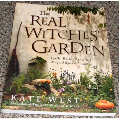Abbildung von The Real Witches&#039; Garden: Spells,Herbs, Plants and Magical Spaces Outdoors