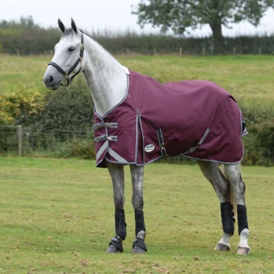 Abbildung von Weatherbeeta Winterdecke Comfitec Plus Dynamic II Standard Neck Medium/Lite 100g Maroon/Grau/Weiß 115/160 Agradi.deVerkauft von Agradi
