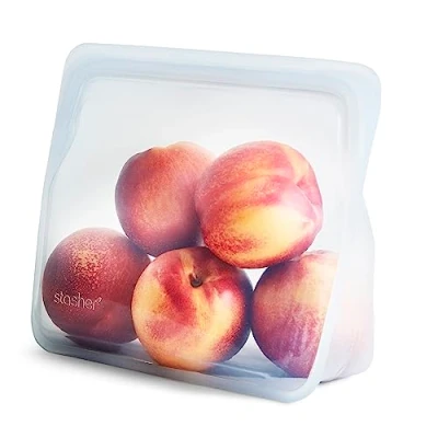 Abbildung von Stasher Wiederverwendbare Silikonbeutel zur Aufbewahrung von Lebensmitteln, Stand Up Mid Bag, Klar, Hitze , Spülmaschinen &amp; Gefrierfest, Umweltfreundlich, Tragbare Lunch Tasche, Leckagefrei, 1,6 L