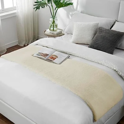 Abbildung von Teppich Wölkchen Fellteppich, Kunstfell Waschbar, Hasenfell Imitat, Kaninchenfell, Kurzfell Tischläufer Fell, Fell Läufer Flur, Bettläufer Beige 50x150cm